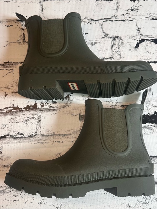 Hunter Other - Hunter Men's Chelsea Rain Boots in Olive